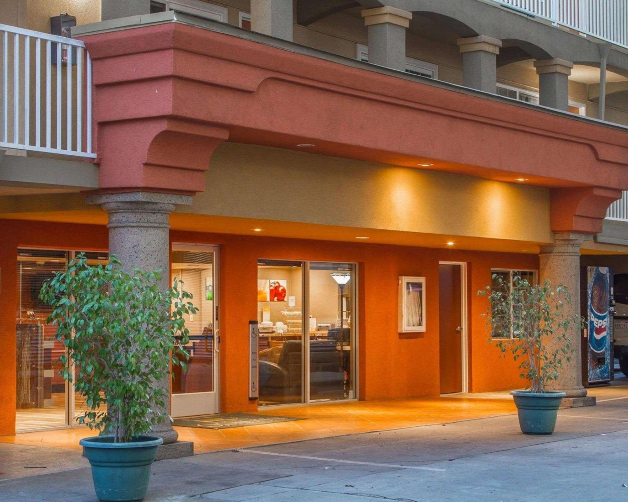 Quality Inn Sacramento Convention Center Exterior photo